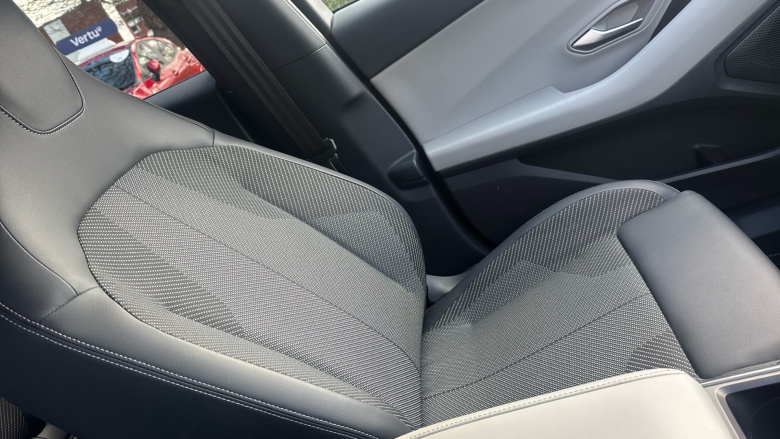 Ford Explorer 210kW Select 77kWh 5dr Auto Electric Estate